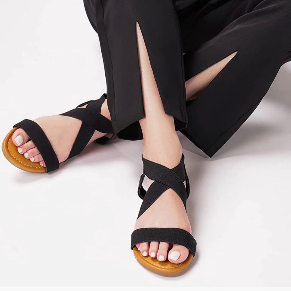 NWT Women’s Rekayla Flat Black Sandals Size 8